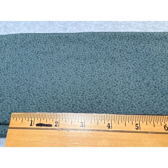 Green Floral Cotton Fabric 1/2 yard x 44" wide for Sewing Quilting Crafts - Picture 2 of 3